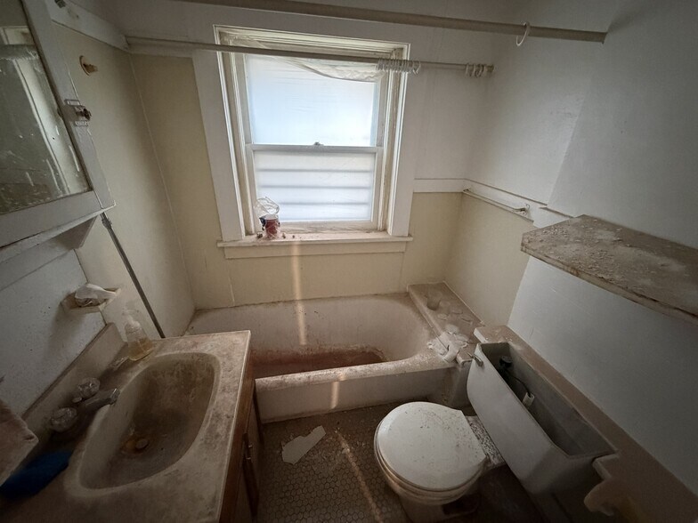 More Photos Of 2734 Charlotte St, Kansas City Apartments For Sale