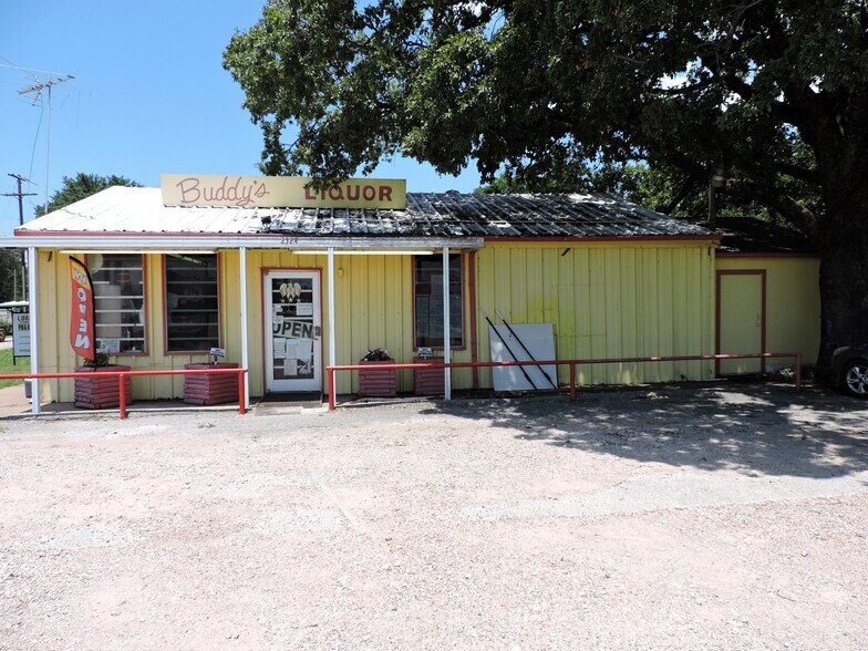 More Photos Of 2324 W Main St, Gun Barrel City General Retail For Sale