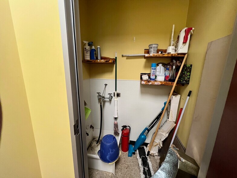 More Photos Of 9515 W Camelback Rd, Phoenix Office For Sale