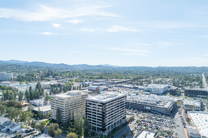 More Photos Of 6303 Owensmouth Ave, Woodland Hills Office For Lease