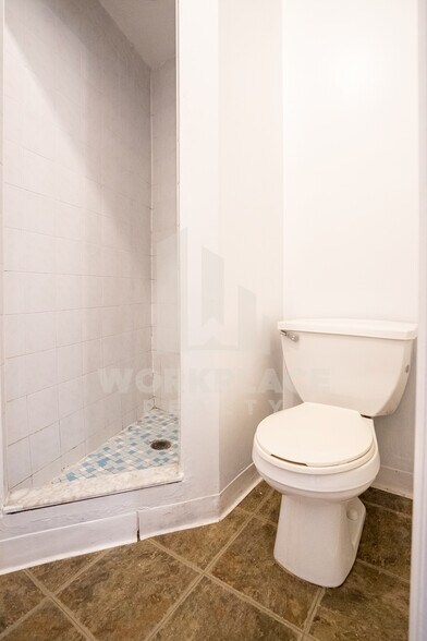 More Photos Of 1554 63rd St, Brooklyn Warehouse For Lease