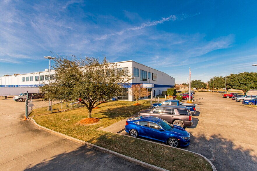 More Photos Of 7150 Exchequer Dr, Baton Rouge Warehouse For Lease