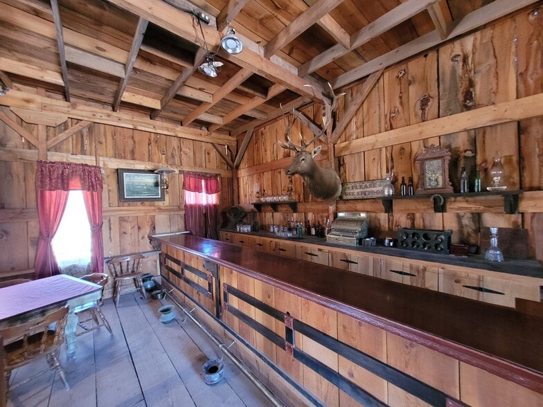 More Photos Of 331 W Rockspring Ln, Benson Movie Radio TVStudio For Sale