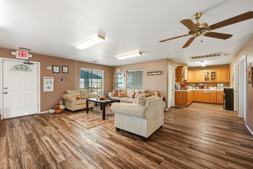 More Photos Of 1941 NV-160, Pahrump Office For Sale