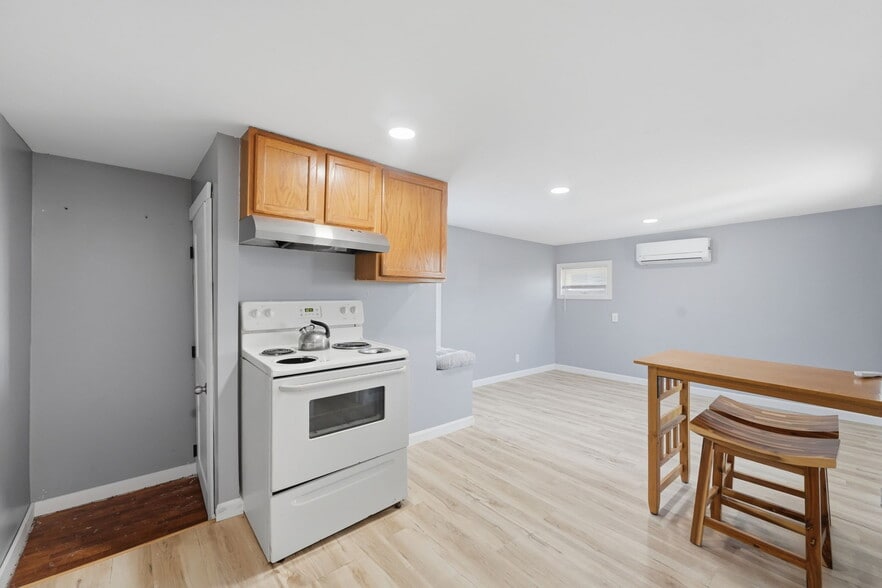 More Photos Of 415 Anthony St, Fall River Flex For Sale