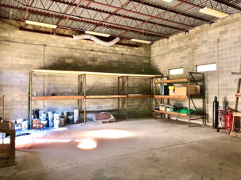 More Photos Of 4402 Emerson St, Jacksonville Warehouse For Lease