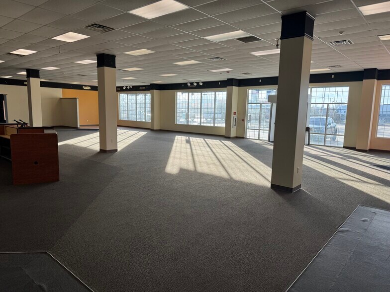 More Photos Of 1418 E 4th Ave, Hutchinson Freestanding For Lease