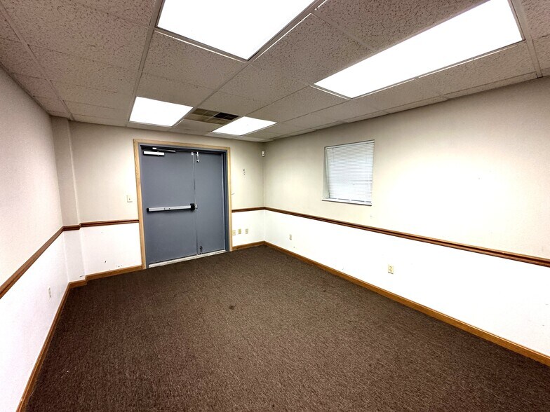 More Photos Of 460-470 Old Frankstown Rd, Monroeville Light Manufacturing For Lease