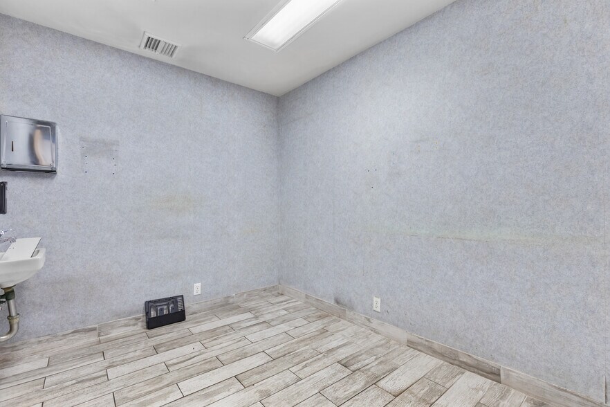 More Photos Of 297 16th Ave, Newark Land For Sale