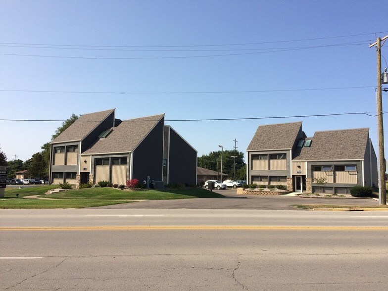 More Photos Of 1026-1028 E Riverside Blvd, Loves Park Office For Lease