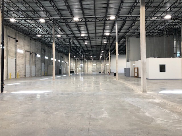 More Photos Of 4653 W Polk St, Chicago Warehouse For Lease