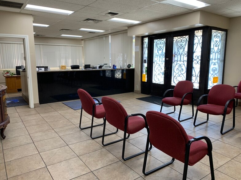 More Photos Of 2200 Chester Ave, Bakersfield Medical For Lease