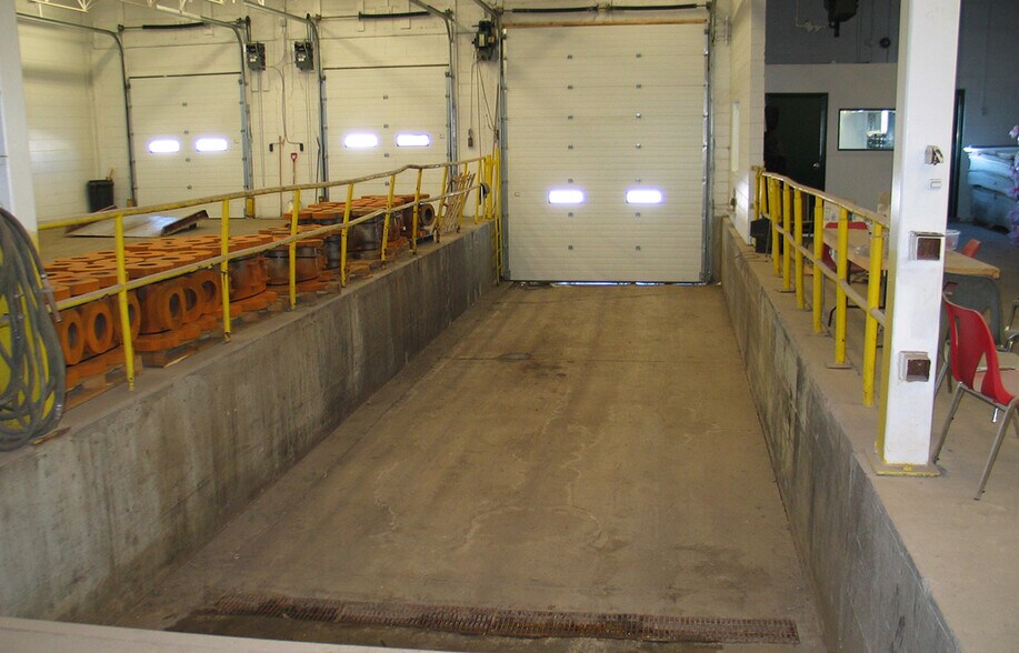 More Photos Of 1601 Church Ave, Winnipeg Warehouse For Lease