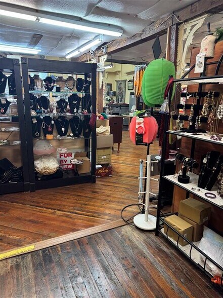 More Photos Of 104 E Railroad Ave, Glendale Freestanding For Sale