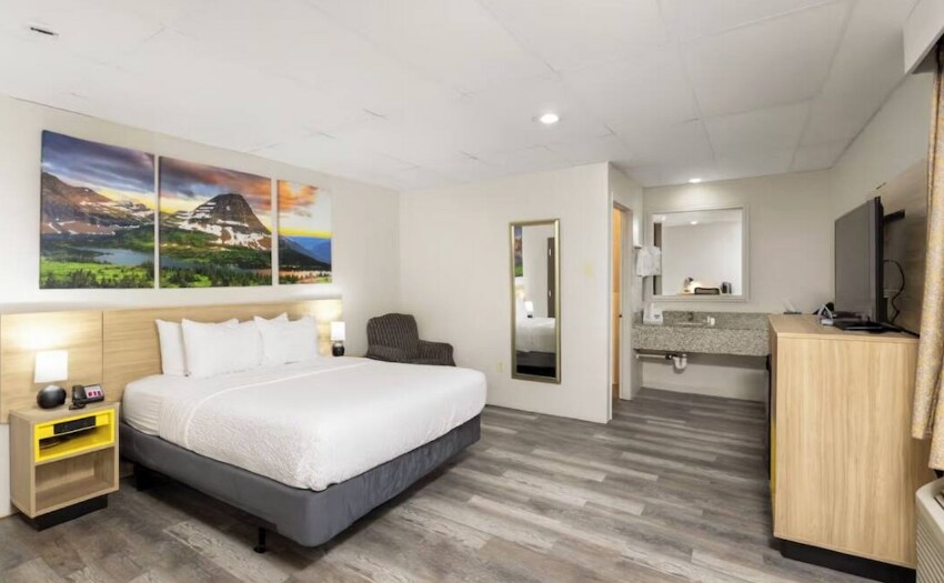 More Photos Of 109 16th St, Wheatland Hotel For Sale