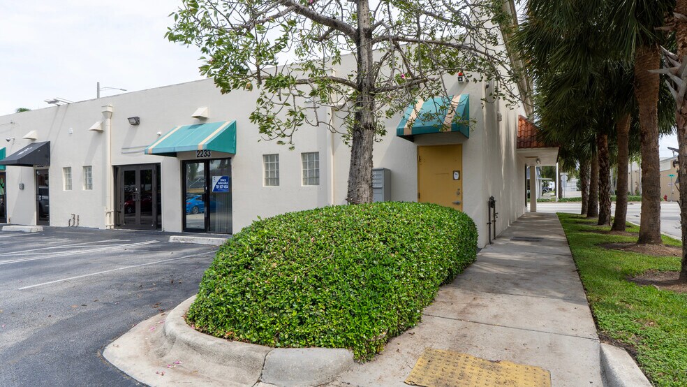 More Photos Of 2215-2223 S Federal Hwy, Fort Lauderdale Storefront For Lease