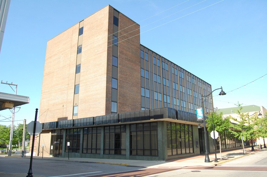 More Photos Of 222 E Main St, Belleville Office For Lease