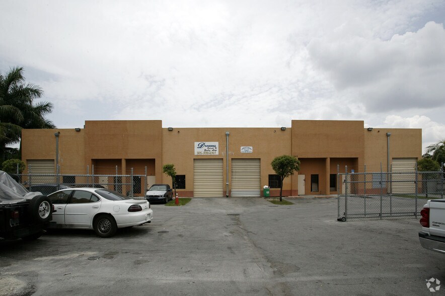 More Photos Of 12913 W Okeechobee Rd, Hialeah Warehouse For Sale