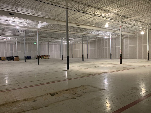 More Photos Of 5888 Highway 100, Washington Freestanding For Lease