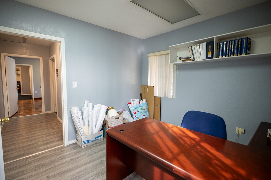 More Photos Of 2023 S Bon View Ave, Ontario Contractor Storage Yard For Sale