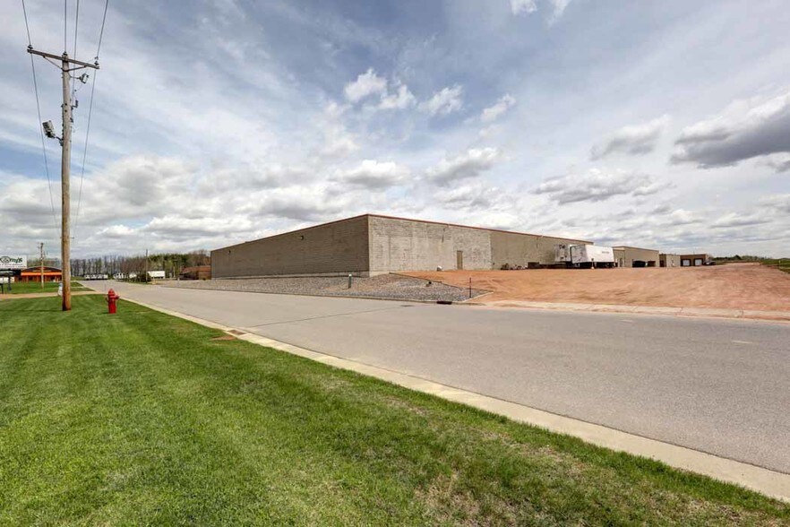 More Photos Of 1011-1013 E Spruce St, Abbotsford Storefront Retail Office For Lease