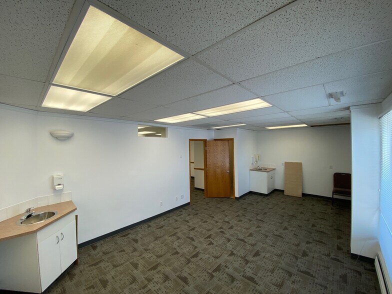 More Photos Of 3939 50A Ave, Red Deer Medical For Lease