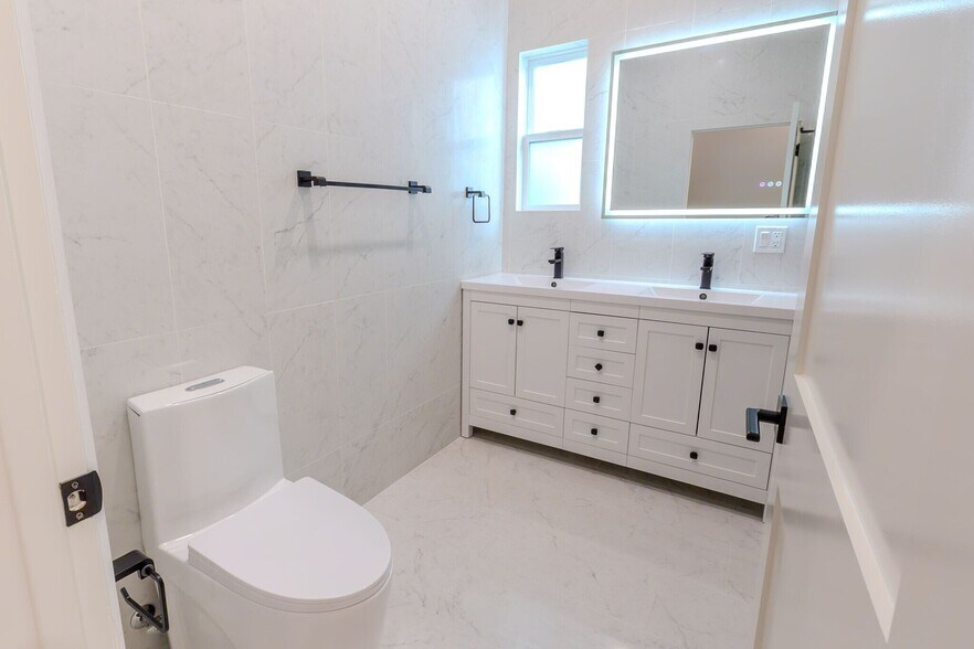 More Photos Of 2941 Mary St, La Crescenta Apartments For Sale