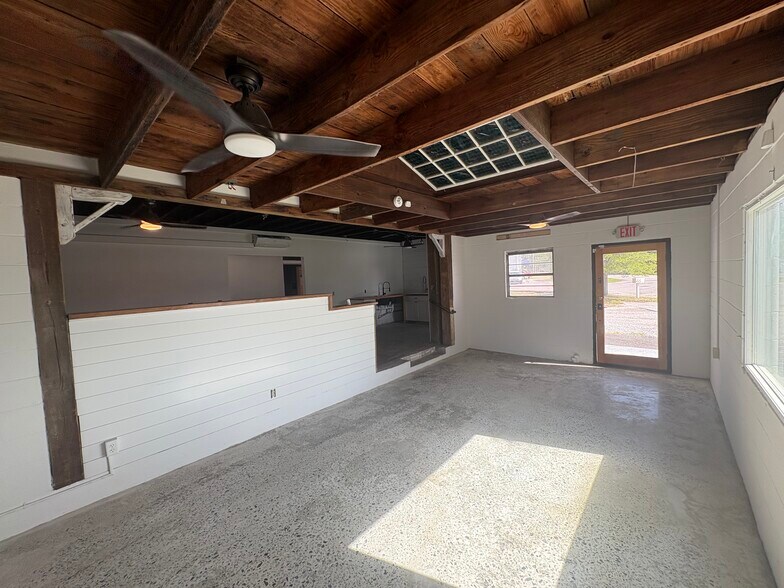 More Photos Of 46 Robert Smalls Pky, Beaufort Warehouse For Lease