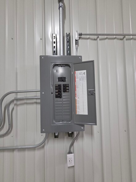 More Photos Of 519 Lincoln Ave, Rochelle Freestanding For Sale