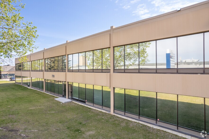 More Photos Of 720 28th St NE, Calgary Office For Lease