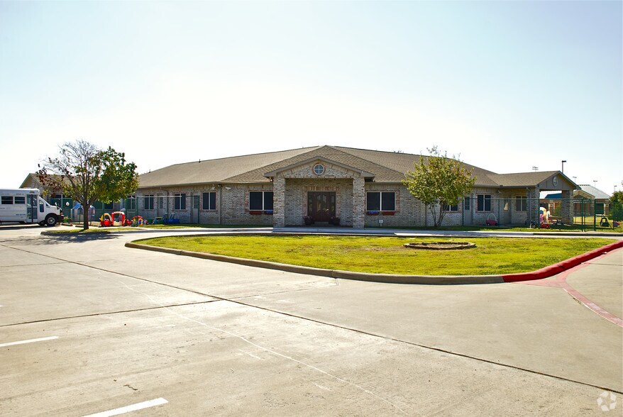 Primary Photo Of 200 Lobo Ln, Little Elm Storefront Retail Office For Sale