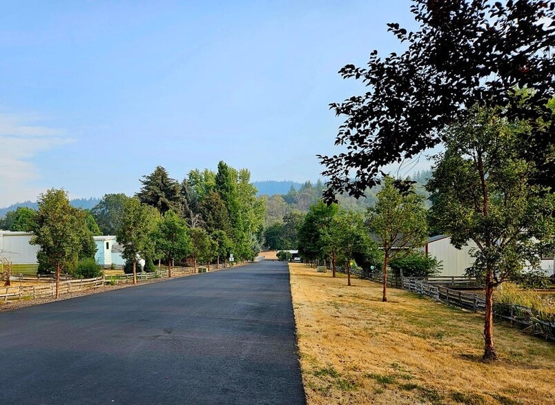 More Photos Of 6901 Old Stage Rd, Central Point Manufactured Housing Mobile Home Park For Sale