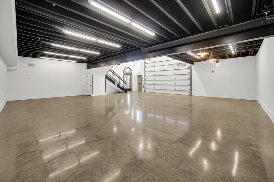 More Photos Of 2244 Ferry Rd, Naperville Flex For Sale