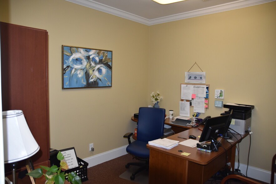 More Photos Of 2719 Graves Dr, Goldsboro Office For Lease