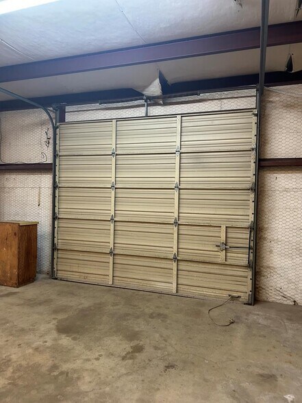 More Photos Of 818 N Raguet St, Lufkin Light Distribution For Sale