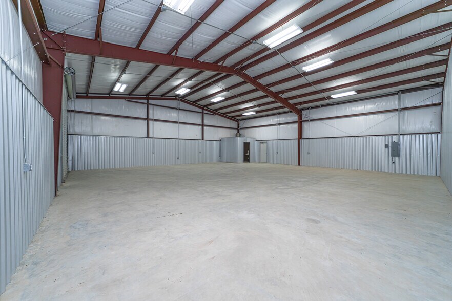 More Photos Of 7502 E State Highway 21, Bryan Warehouse For Lease