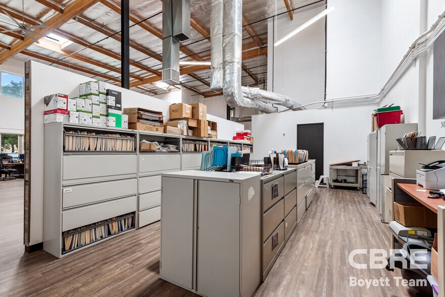 More Photos Of 26025 Mureau Rd, Calabasas Office For Sale