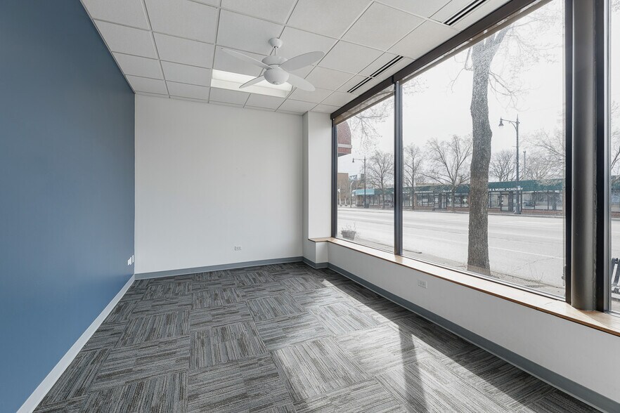 More Photos Of 5362-5364 W Devon Ave, Chicago Office For Sale