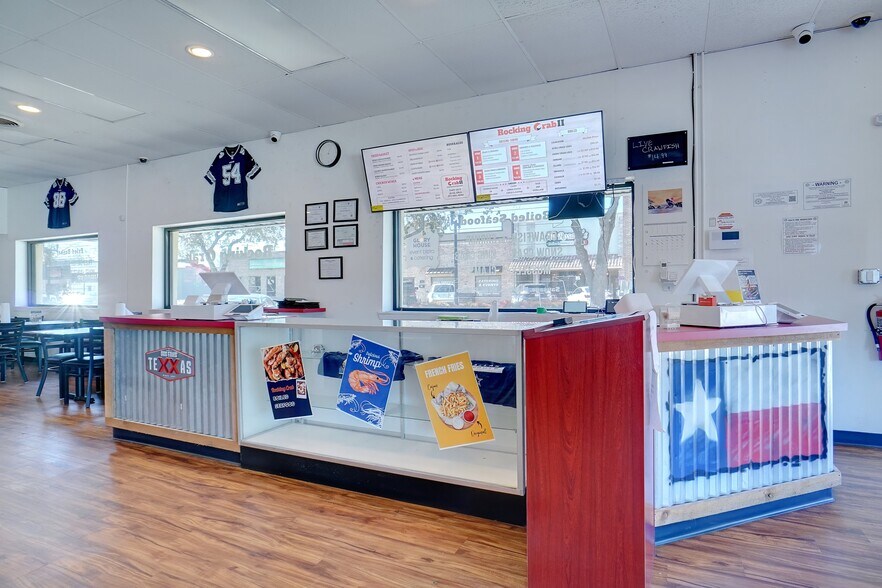 More Photos Of 100 E Irving Blvd, Irving Restaurant For Lease