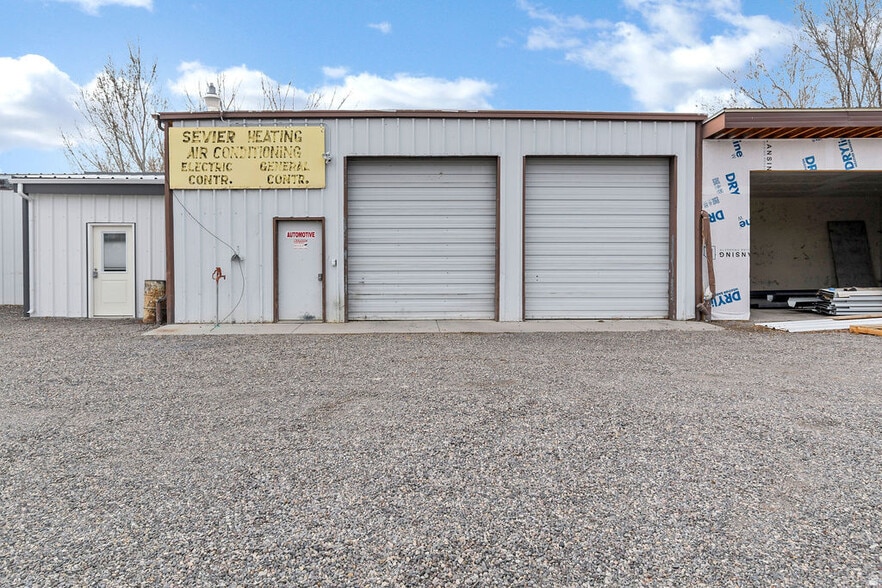 More Photos Of 46 S Center St, Elsinore Industrial For Sale