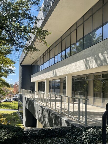 More Photos Of 101 Yorkshire Blvd, Lexington Medical For Lease