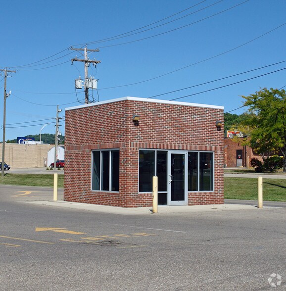 More Photos Of 1213-1283 N Memorial Dr, Lancaster Unknown For Lease
