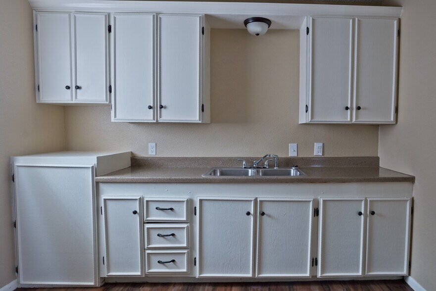 More Photos Of 108 108, 112, 118 & 120 Milann St, Victoria Apartments For Sale