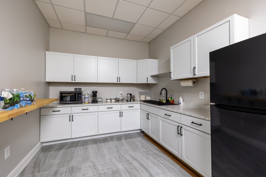 More Photos Of 35211-35223 Ford Rd, Westland Freestanding For Lease