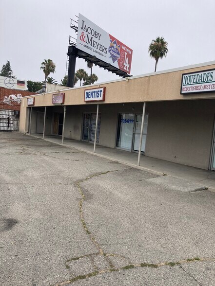 More Photos Of 17718-17724 Sherman Way, Reseda Storefront For Lease