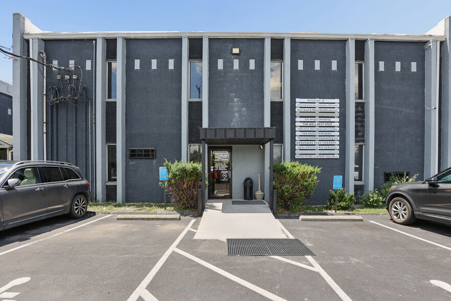 More Photos Of 4770 Indianola Ave, Columbus Office For Sale