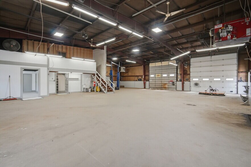 More Photos Of 14 Easthampton Rd, Northampton Warehouse For Lease