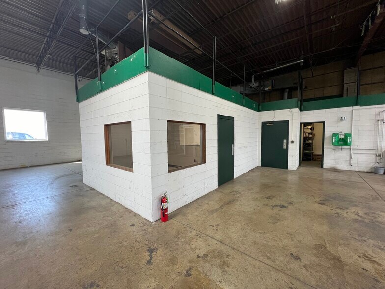 More Photos Of N90W14635 Commerce Dr, Menomonee Falls Manufacturing For Sale