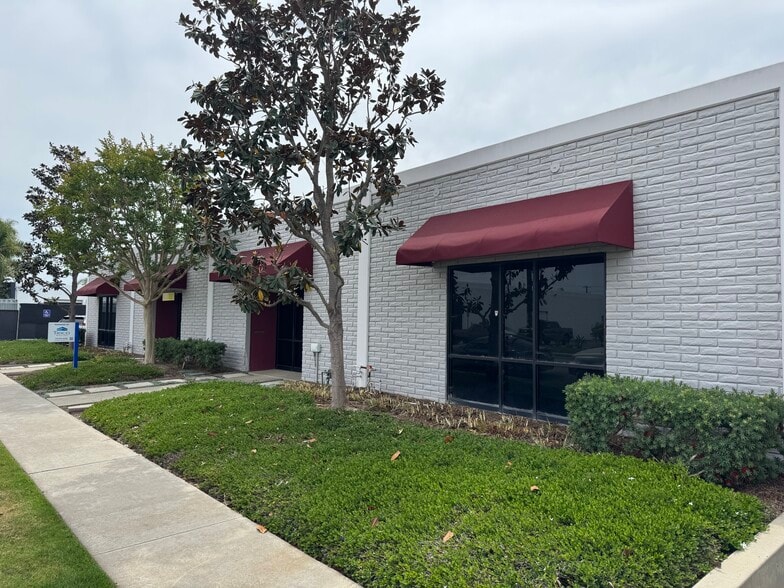 More Photos Of 868-882 W 16th St, Newport Beach Unknown For Lease