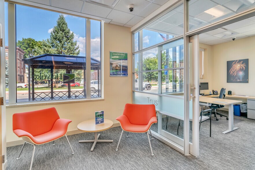 More Photos Of 85 Elm St, West Springfield Storefront Retail Office For Lease